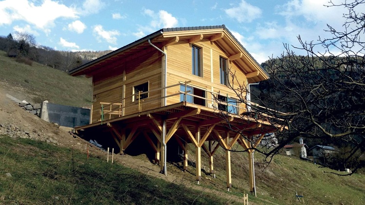 Cabin build on slopped Terrain with screw piles